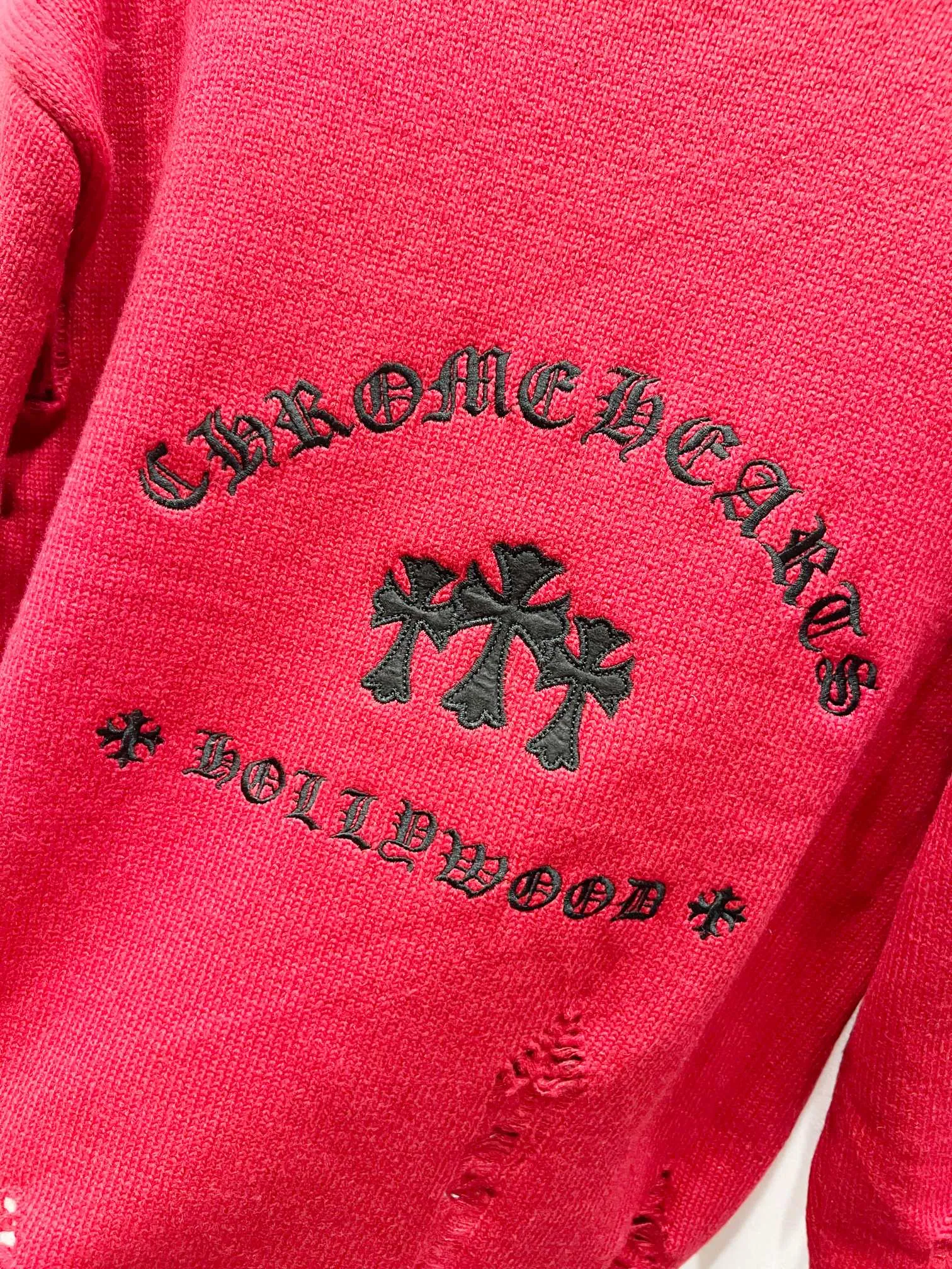 P240 High quality, model number: (Q060) Chrome Hearts CH Chrome Hearts patchwork cross hole knitted sweater pullover. The popular style is the same for men and women. It is matched with black and white. It looks good in real life. It looks good in daily wear. It is even more photogenic. It’s hard not to buy it. Buy it for me!!! Believe me, no one can refuse such a long Chrome Hearts jacket. It has expanded the version based on the old version and has a loose and stylish upper body. Casual design with an expanded hem. Fat people are extremely slim. Thin people have a limited height. Ten thousand yuan ZP printing. 1:1 perfect restoration. Looks good when worn alone. Can be easily controlled by both men and women. If you care more about quality, you must also respect the price. It is completely different from the thin transparent bottoms on the market that pill when worn. If the style makes you shine at a glance, then quality is what you should pay more attention to. We focus on quality rather than price. Customers who have received my products all know it. ️️️ Sweaters on the market are generally made of bract core yarn. We use modal. The advantages over core-spun yarn are very intuitive: high cost, high price, high density, relatively expensive for developers, and let us make a lot less money. In addition, it is delicate, has no scum on the upper body, resists pilling, and is high-end. We are conscientious sellers and do not use core-spun yarn. Apart from being cheap, core-spun yarn is really useless. It shrinks, pills, hooks, and makes people pierced. He is proficient in everything. It is 2024. Who doesn’t want to look decent when they go out? Quality determines the upper body effect. No matter how bad the quality, the best style is still the temperament of the urban-rural fringe. We only do long-term business. Quality determines character. Take it back and wear it with confidence and wash it. The quality of the pattern will definitely make your eyes shine. We only make the right version of high quality. We make high-end hard goods. Reject junk goods and reject fast food. Conscientious quality and conscientious price. You deserve it!  Color: Black White Gray Red Size: S M L